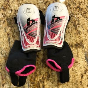 🌺 3/$20 Brave Soccer Shin Guards XS